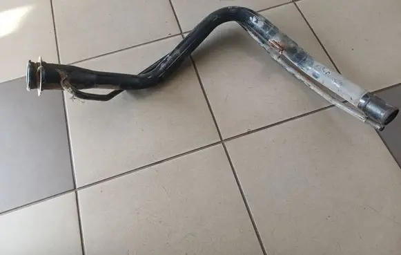 Suzuki Swift I Fuel tank filler neck pipe 