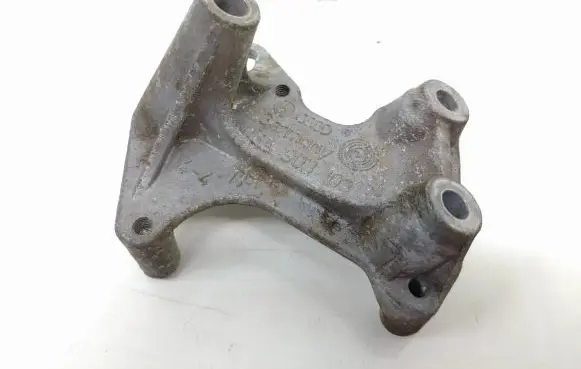Volkswagen Golf Plus Engine mounting bracket 06A903103