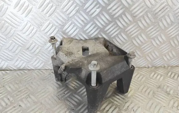 Engine mounting bracket