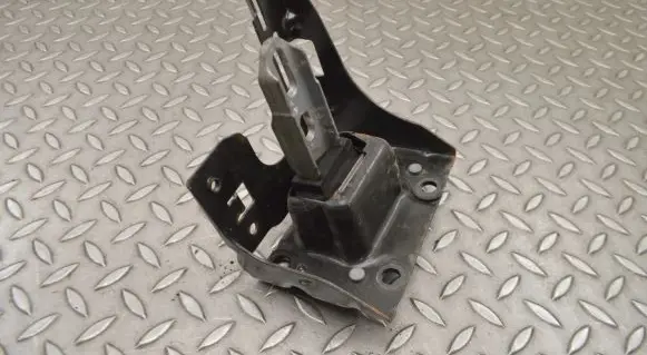 Peugeot 2008 II Engine mount bracket 9801521580