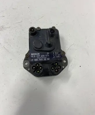 Mercedes-Benz E W124 Ignition amplifier control unit 0055453032 D102093 0227400574