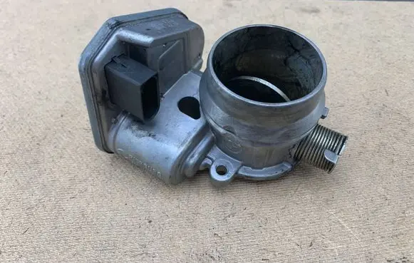 BMW 3 E90 E91 Throttle valve 7804384 11717804384 11717791481