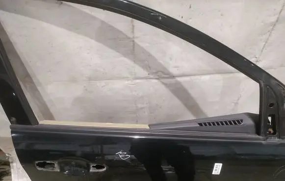 Subaru B9 Tribeca Front door glass trim molding 