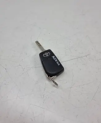 Toyota Avensis T270 Ignition key/card 
