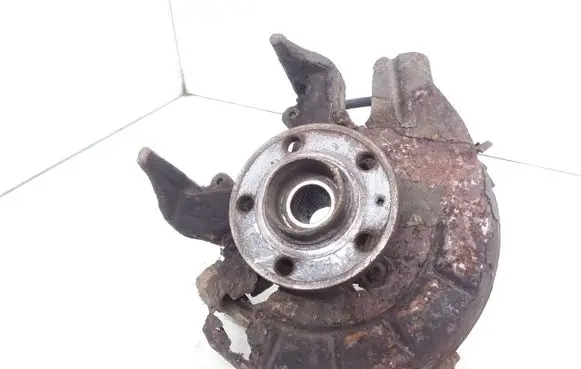 Volkswagen Polo IV 9N3 Front wheel hub spindle knuckle