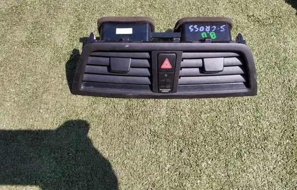 Suzuki SX4 S-Cross Dash center air vent grill 7361061M00