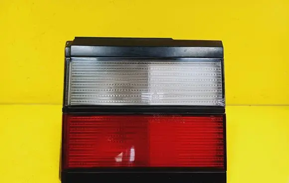 Tailgate rear/tail lights