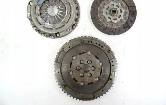 Nissan Micra Clutch set kit 302058046R