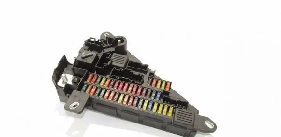 BMW 5 E60 E61 Fuse module 690661901
