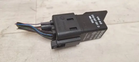 Skoda Octavia Mk2 (1Z) Glow plug pre-heat relay 0281003038 038907281D 038907281