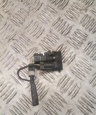 BMW X5 E70 Windshield washer spray nozzle 