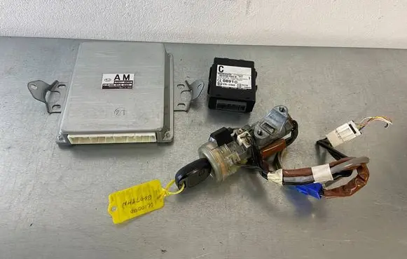 Subaru Forester SG Engine ECU kit and lock set 22611AM030 A18000R7L