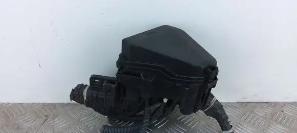 Toyota Yaris Fuse module 7512YA2