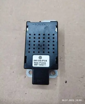 Volkswagen Golf VI Aerial antenna amplifier 5M0035570B