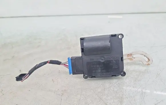 Audi A8 S8 D3 4E Air flap motor/actuator 4E0820511