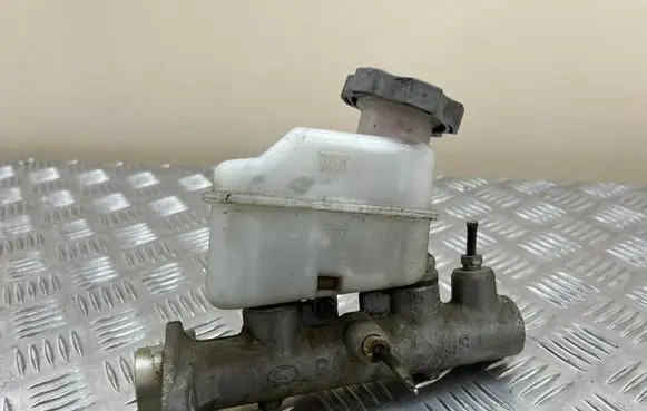 Master brake cylinder