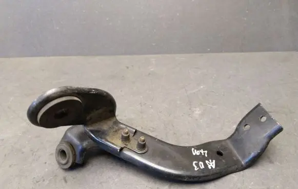 Audi A8 S8 D3 4E Intercooler pipe mounting bracket 4E0145813 4E0145545