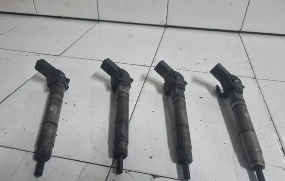 Mercedes-Benz Vito Viano W639 Fuel injector A646070