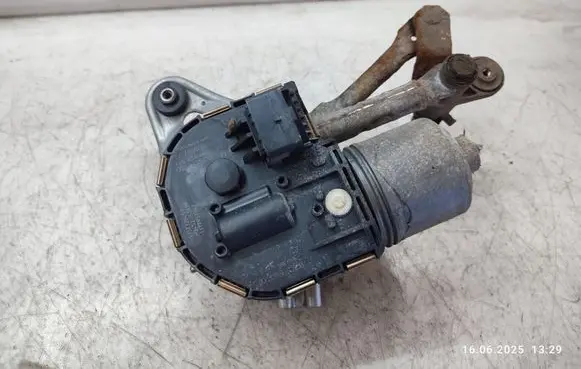 Peugeot 5008 Wiper motor 1137328459
