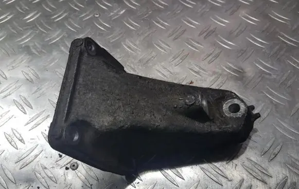 Mercedes-Benz C W202 Engine mounting bracket 1112230904