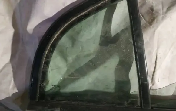 Honda Accord Rear vent window glass 