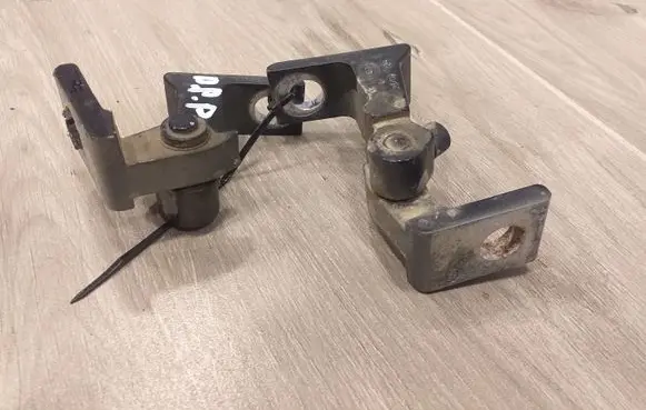 Front door hinge set