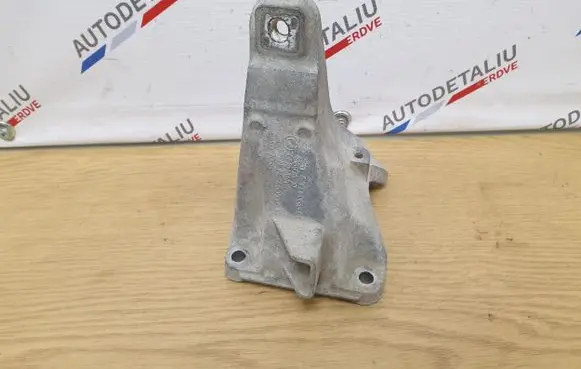 BMW X1 E84 Engine mounting bracket 6777064 22116777064