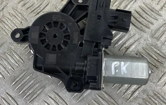 Jeep Grand Cherokee WL Front door window regulator motor G10815100