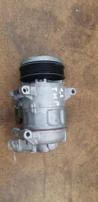 Peugeot 308 Air conditioning (A/C) compressor (pump) 9827529180