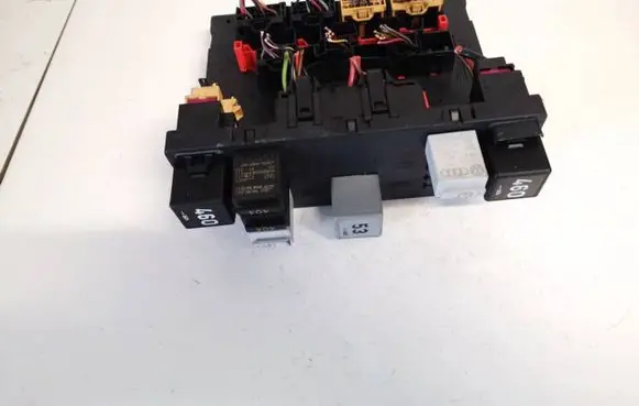 Volkswagen PASSAT B6 Fuse box set 3c0937049h