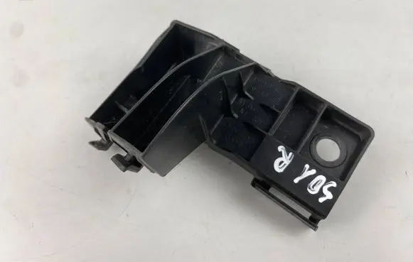 Rear bumper mounting bracket