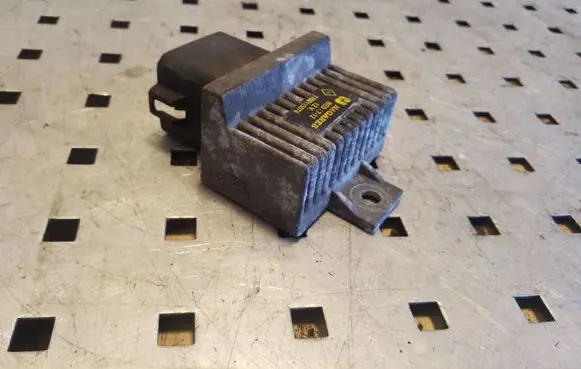 Renault Scenic I Glow plug pre-heat relay 7700115078