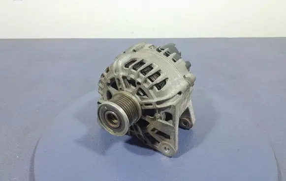 Renault Captur Generator/alternator 231007842R