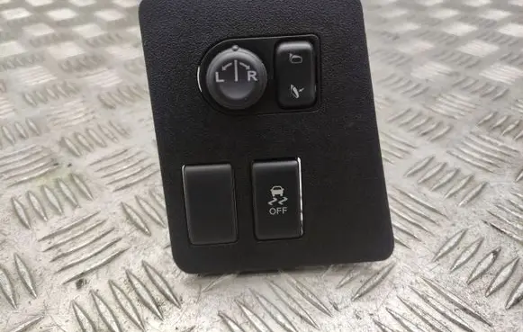 Nissan Qashqai+2 Wing mirror switch