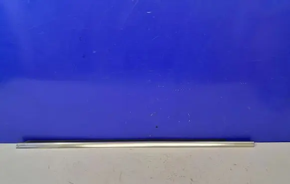 Mercedes-Benz GL X166 Front door glass trim molding A1667250165