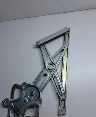 Toyota Yaris Front window lifting mechanism without motor