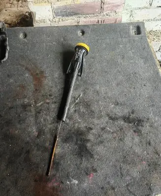 Nissan Qashqai Oil level dip stick 