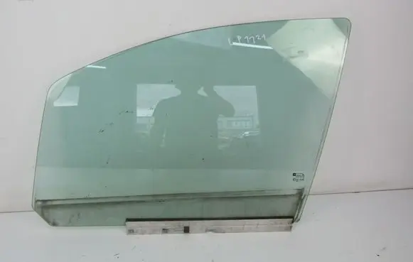 Opel Zafira B Front door window glass four-door 