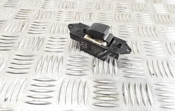 Mitsubishi Outlander Electric window control switch MR587944 C8DD411MB