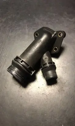 BMW 5 E60 E61 Engine coolant pipe/hose 2247744