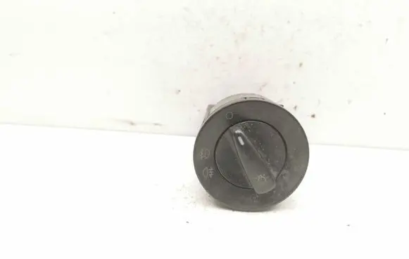 Volkswagen Golf IV Light switch 1C0941531A
