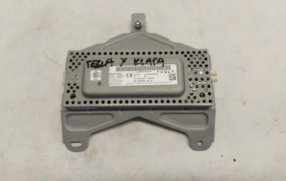Tesla Model Y Antenna control unit 1527973-00-d