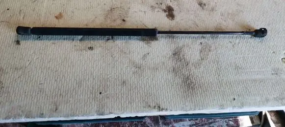 Ford Mondeo Mk III Tailgate strut 