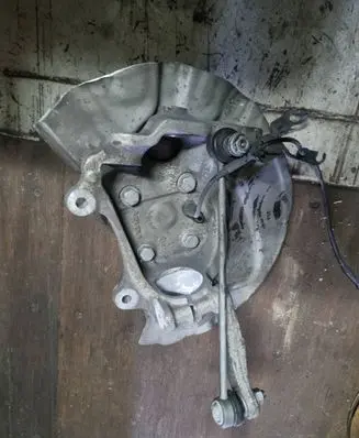 BMW 5 E60 E61 Front wheel hub spindle knuckle 6760954