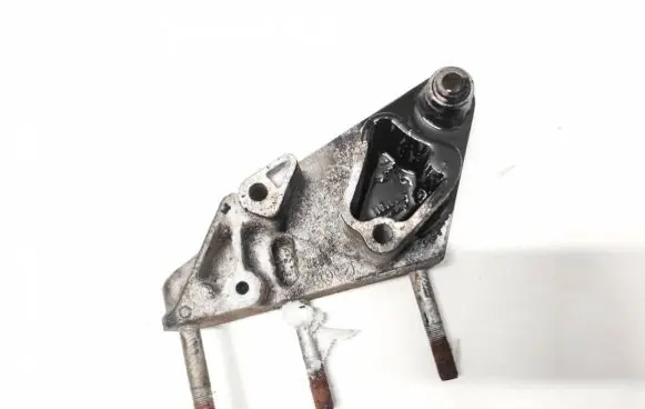 Engine mounting bracket