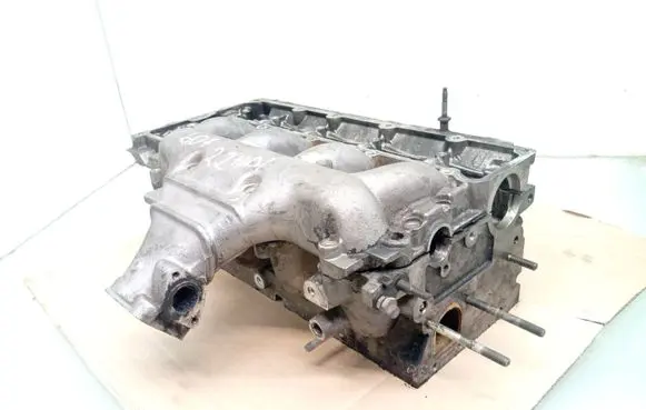 Peugeot 607 Engine head 9634559710 9631365310