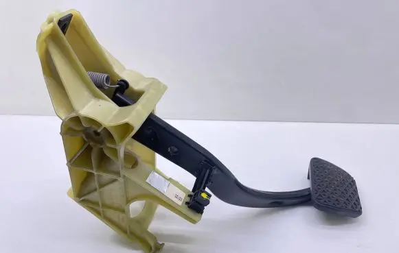 BMW 7 E65 E66 Brake pedal 6752517