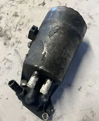 Oil filter mounting bracket