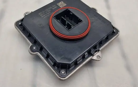 Land Rover Range Rover Sport L494 Voltage converter/converter module M9C313E005BA 14700102101 0735851