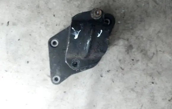 Ford Galaxy Intercooler pipe mounting bracket 7M3145961G 5M216F086CA